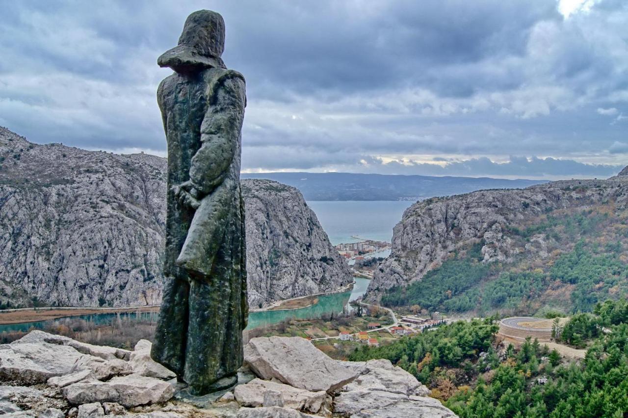 Villa Katja Omis Bagian luar foto