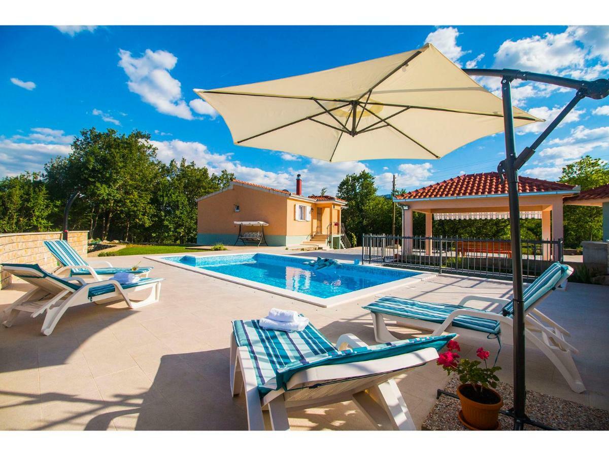 Villa Katja Omis Bagian luar foto