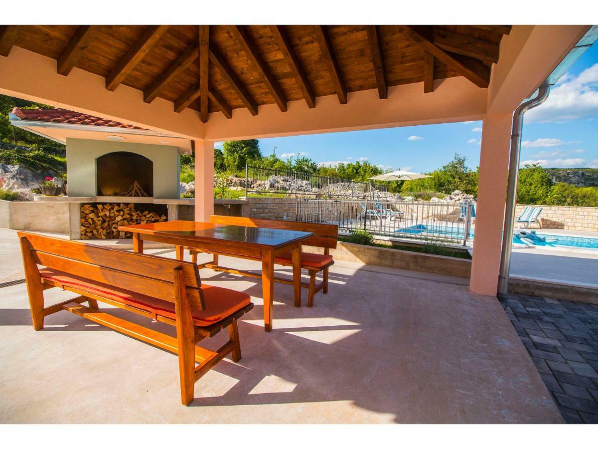 Villa Katja Omis Bagian luar foto