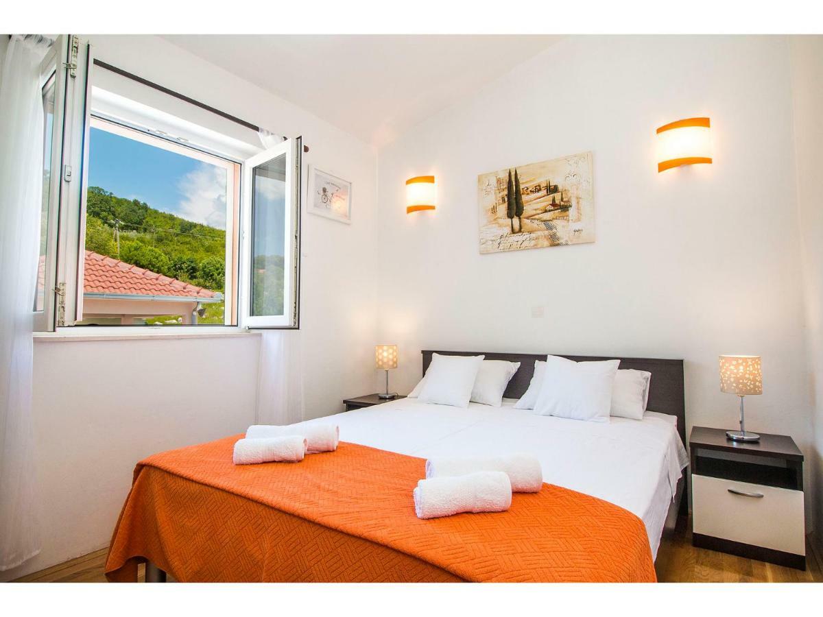 Villa Katja Omis Bagian luar foto