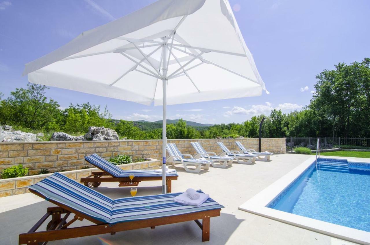 Villa Katja Omis Bagian luar foto